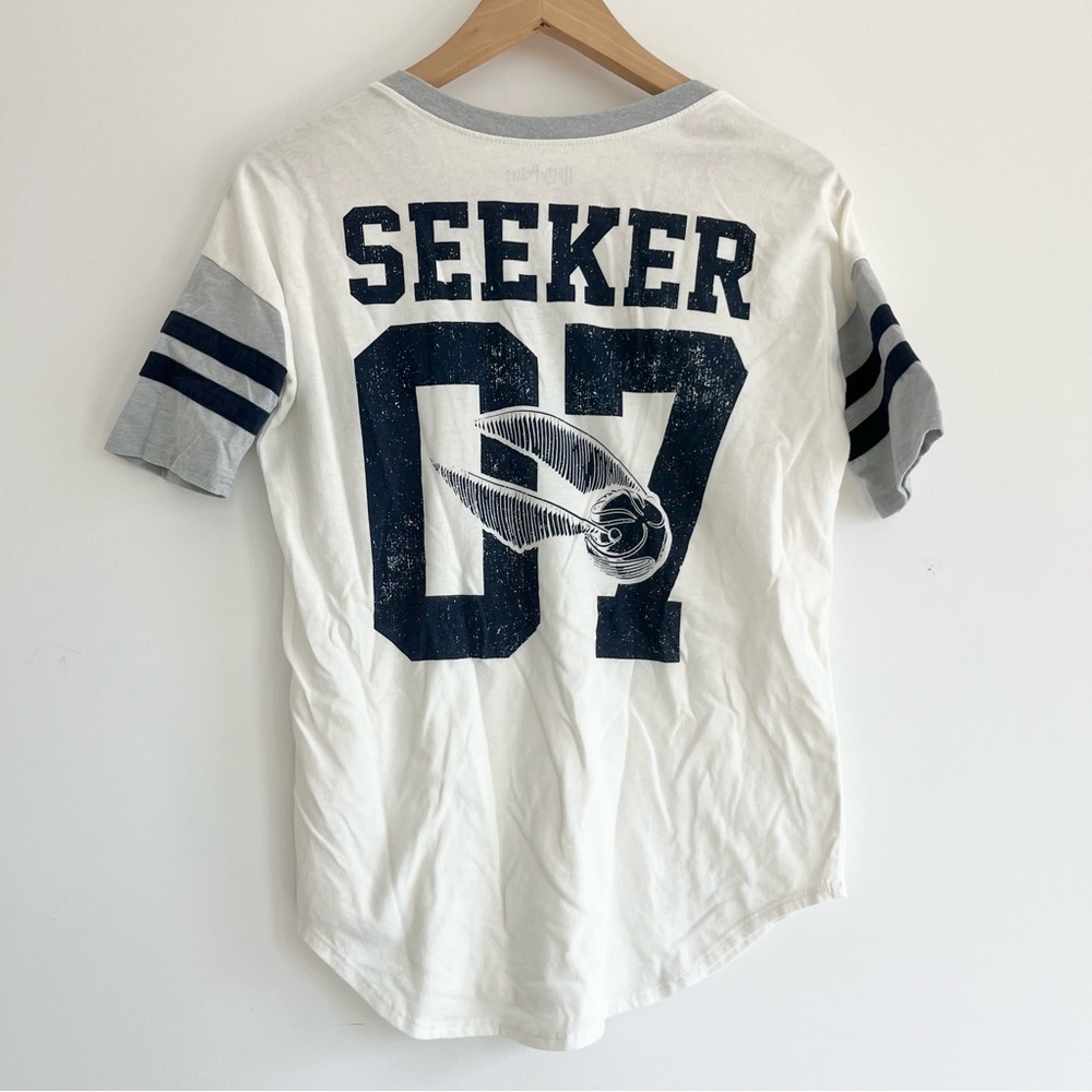 Harry Potter Seeker for Gryffindor Tee Shirt w Striped Sleeves Women’s V Neck S